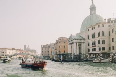 do students do homework every night in italy